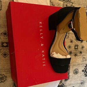 Kelly & Katie Black Heeled Sandals